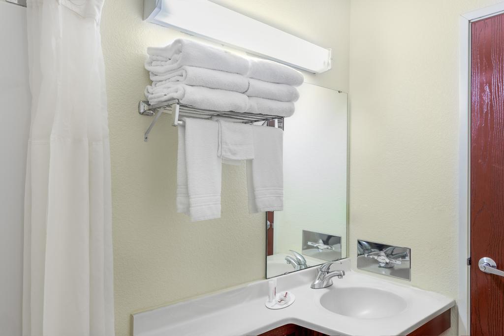 Microtel Inn & Suites By Wyndham Green Bay Extérieur photo