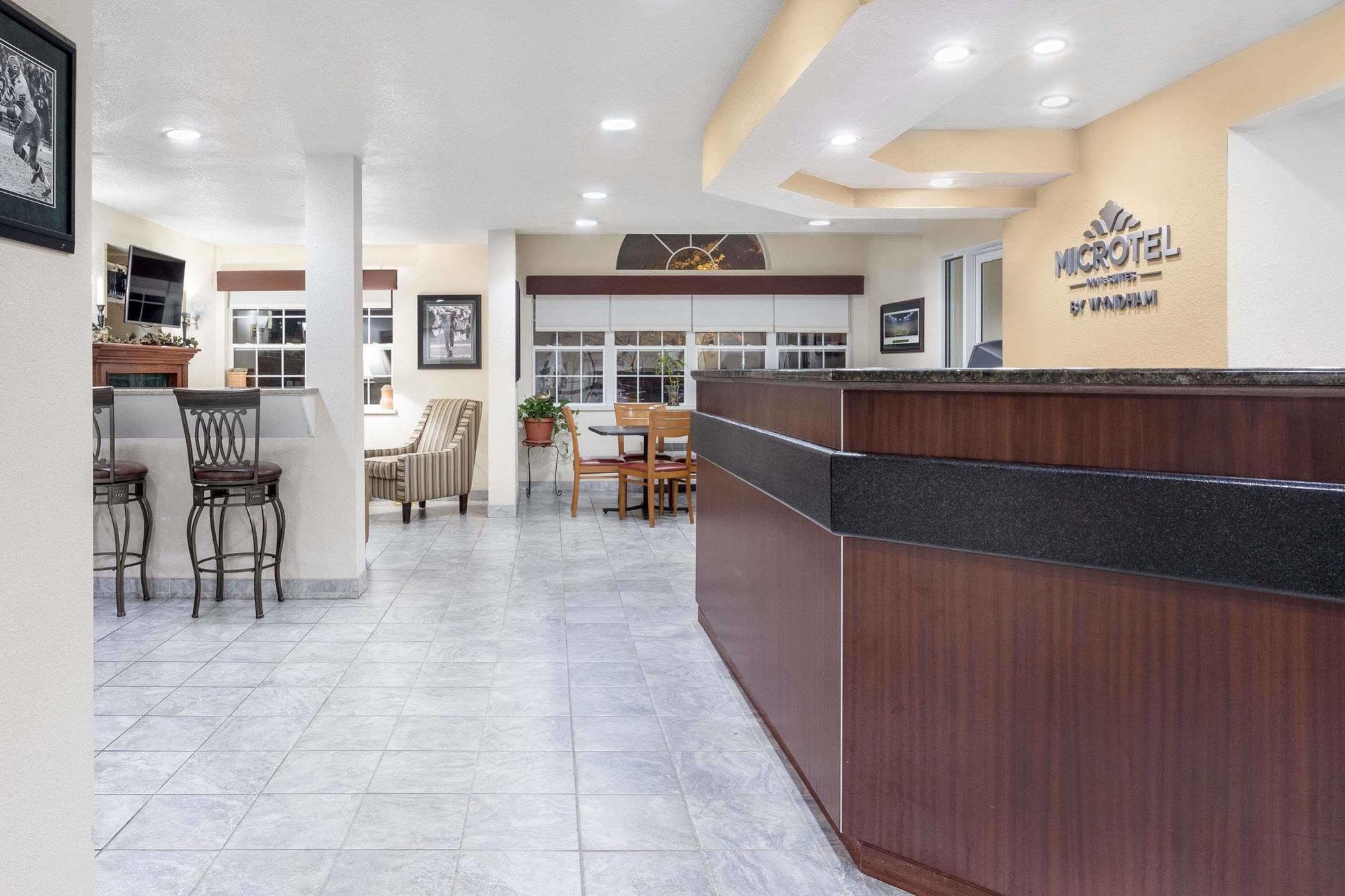 Microtel Inn & Suites By Wyndham Green Bay Extérieur photo