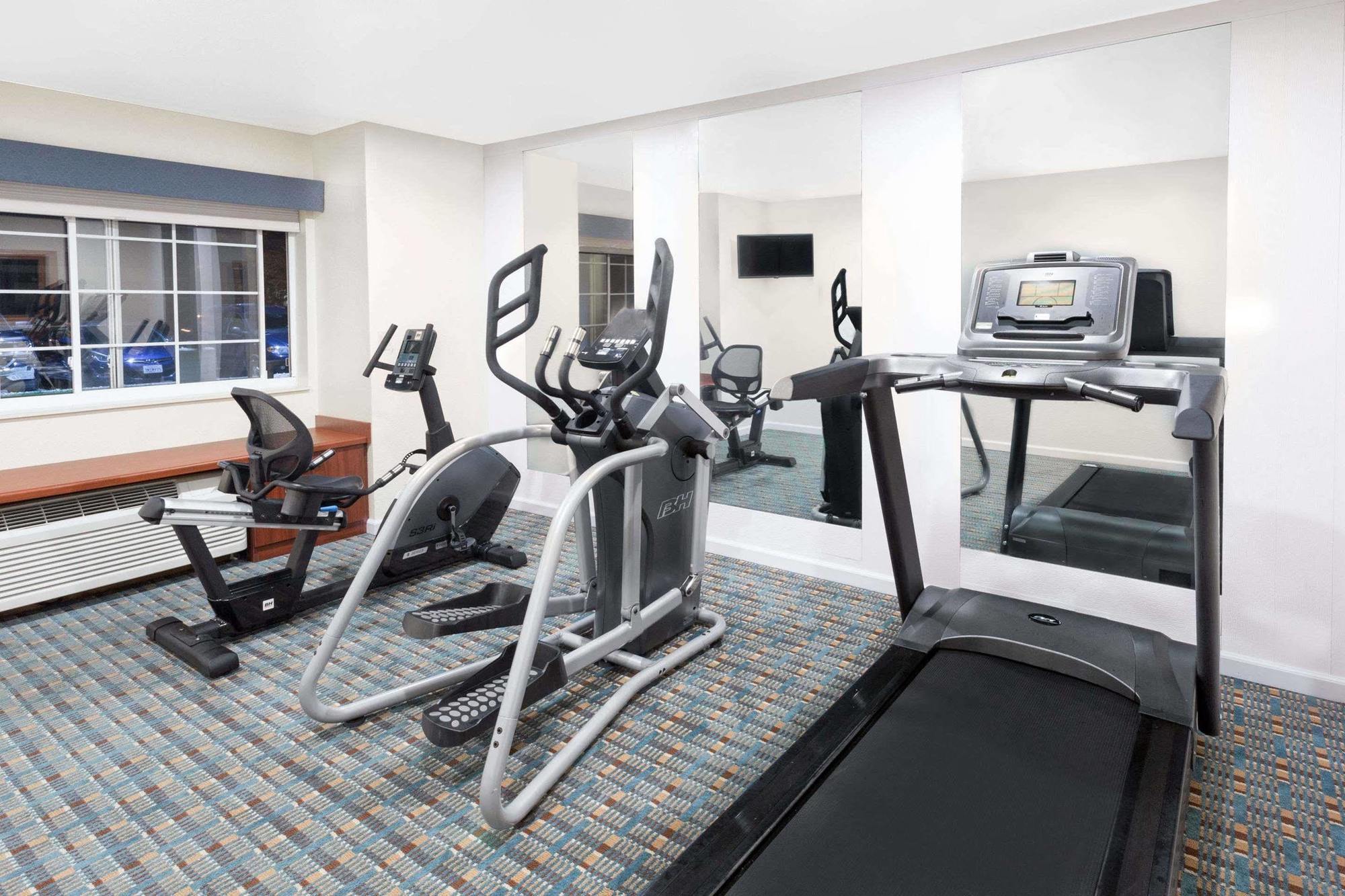 Microtel Inn & Suites By Wyndham Green Bay Extérieur photo